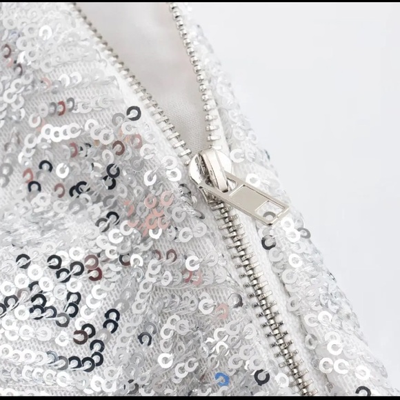🎉New 2024 Silver Sparkle shorts set features a V-neck sequin blazer and shorts - Picture 10 of 16